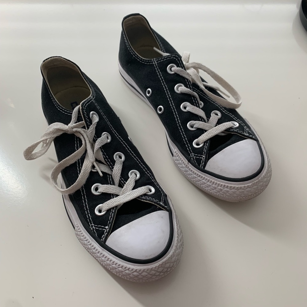 Black converse - Picture 2 of 4